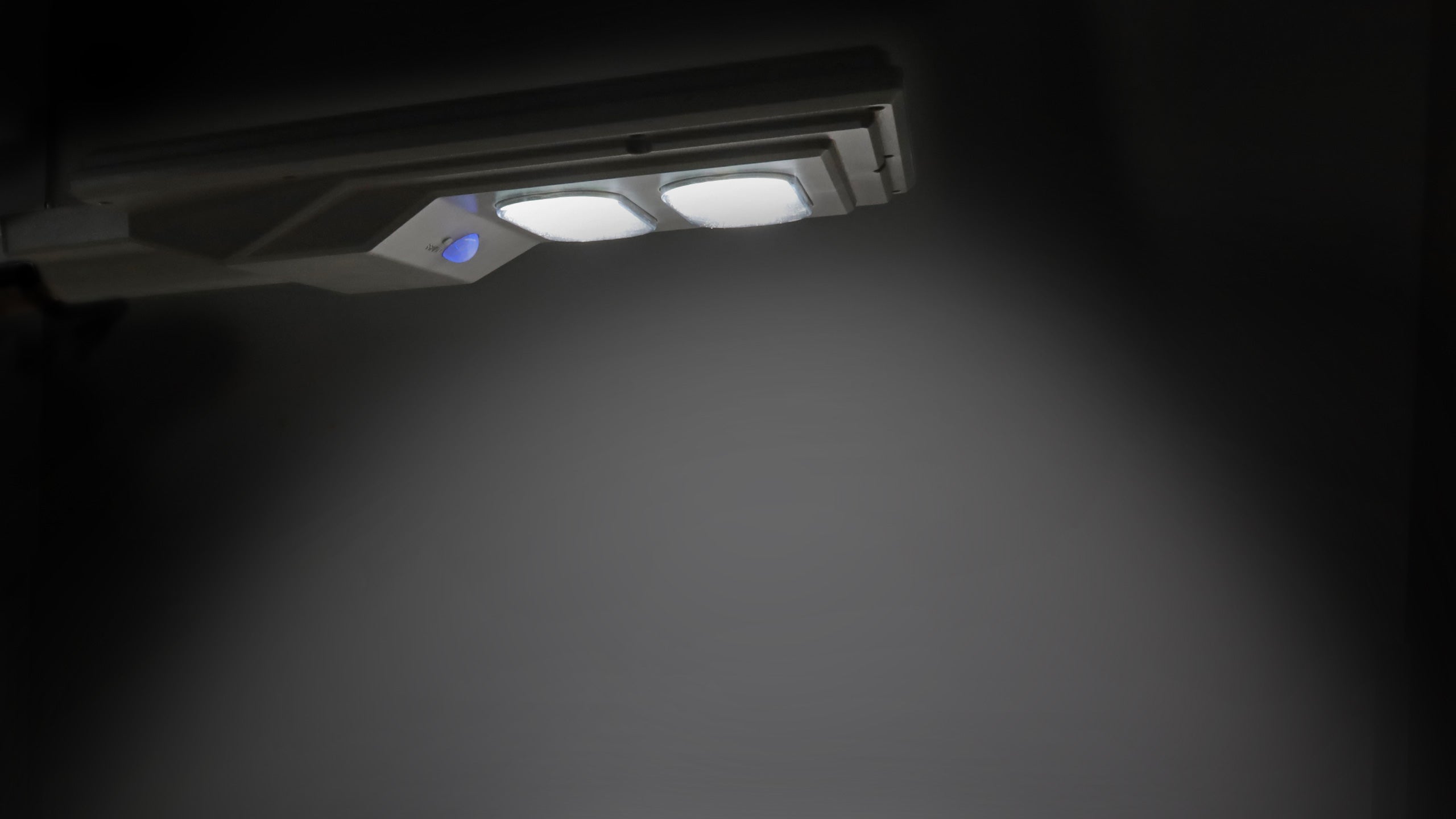 Соларна улична лампа със сензор Suneco | IP65 | 6000K | 120° ъгъл