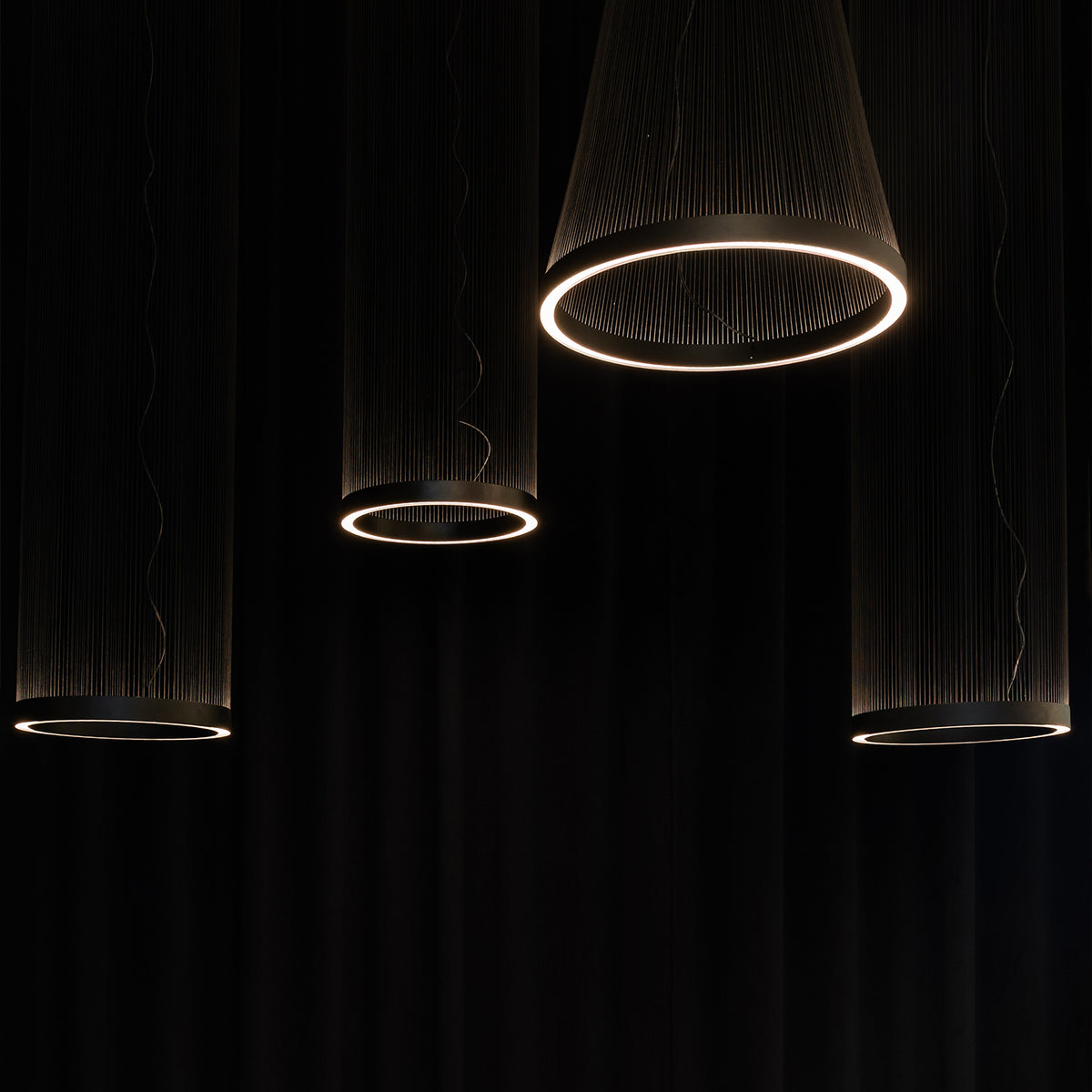 Висящ LED пендел Verto L | Цилиндричен | 20W | 3000K | Черен