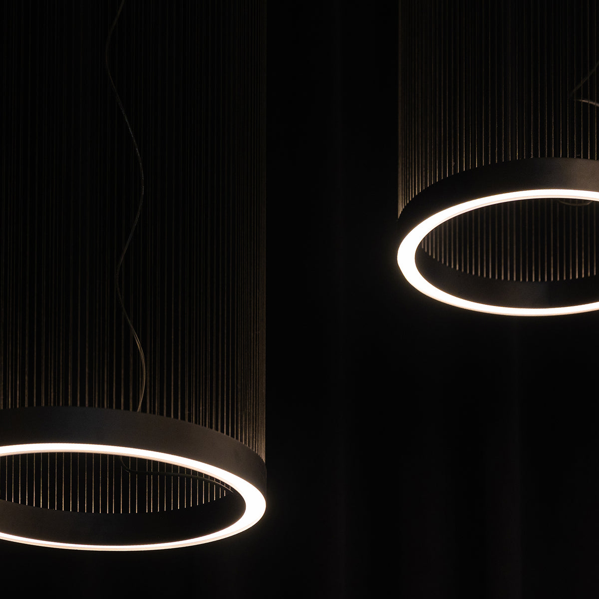 Висящ LED пендел Verto L | Цилиндричен | 20W | 3000K | Черен