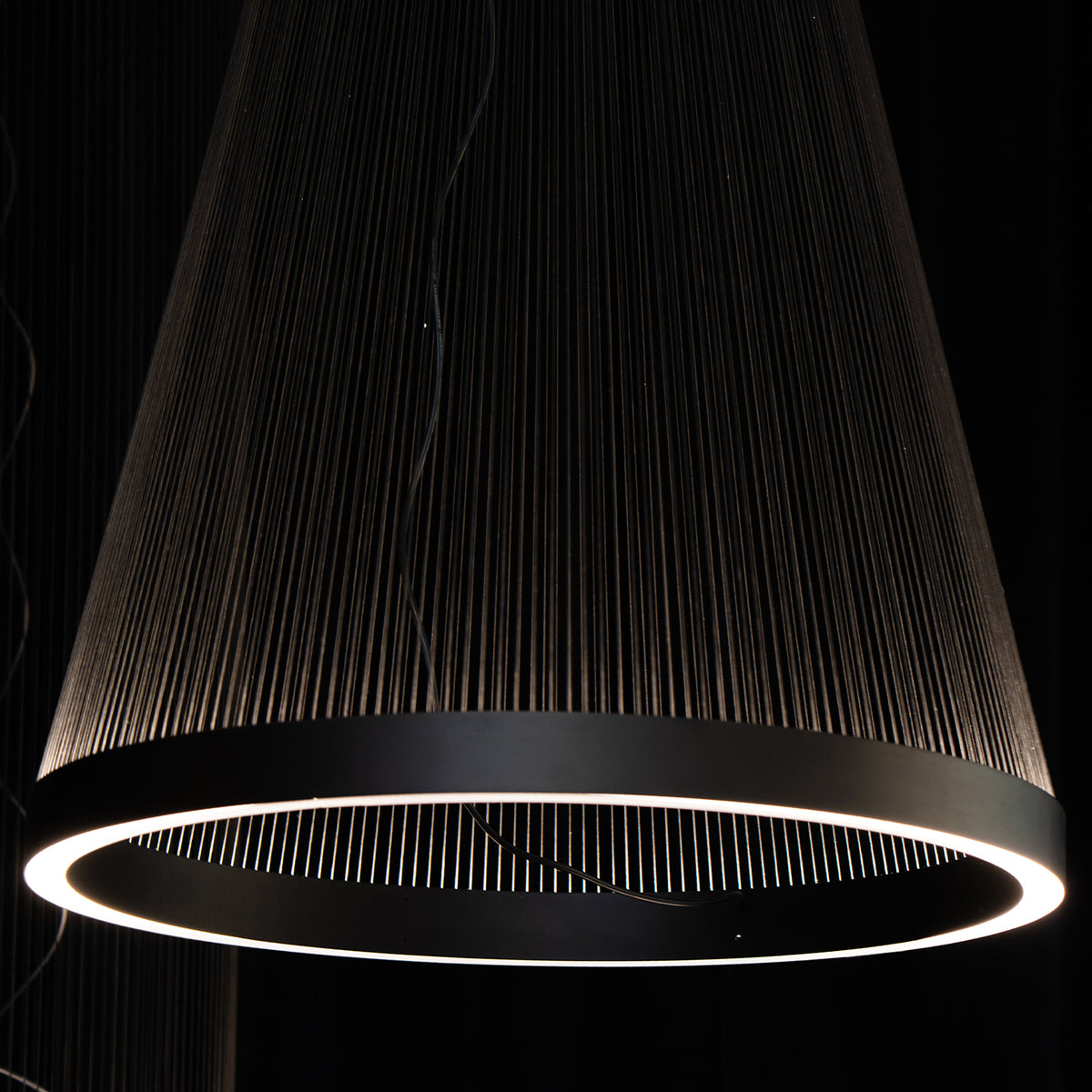 Висящ LED пендел Verto | Конусовиден | 32W | 3000K | Черен