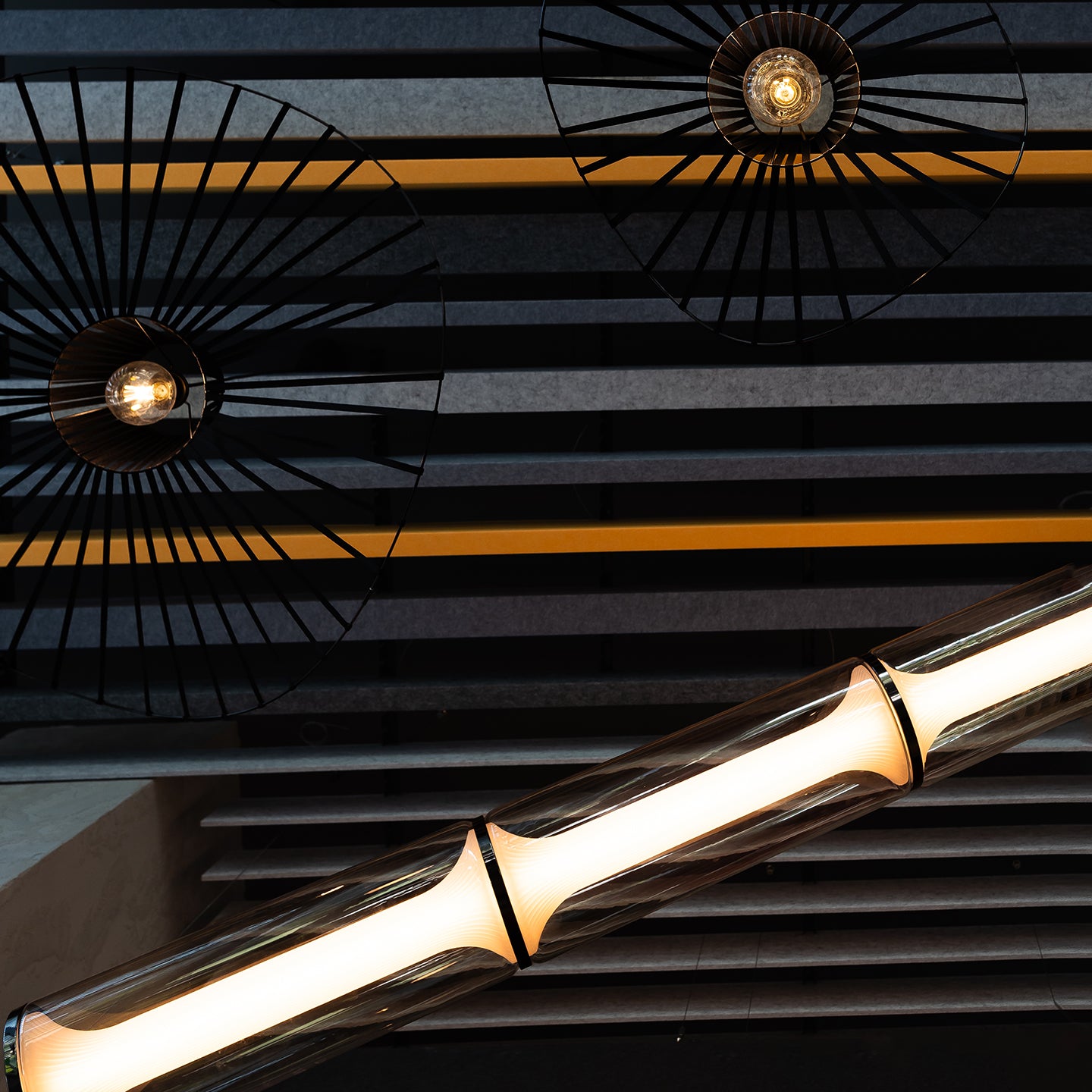 Висяща LED лампа Vivente | Прозрачно стъкло капсула | 54W | 3000K
